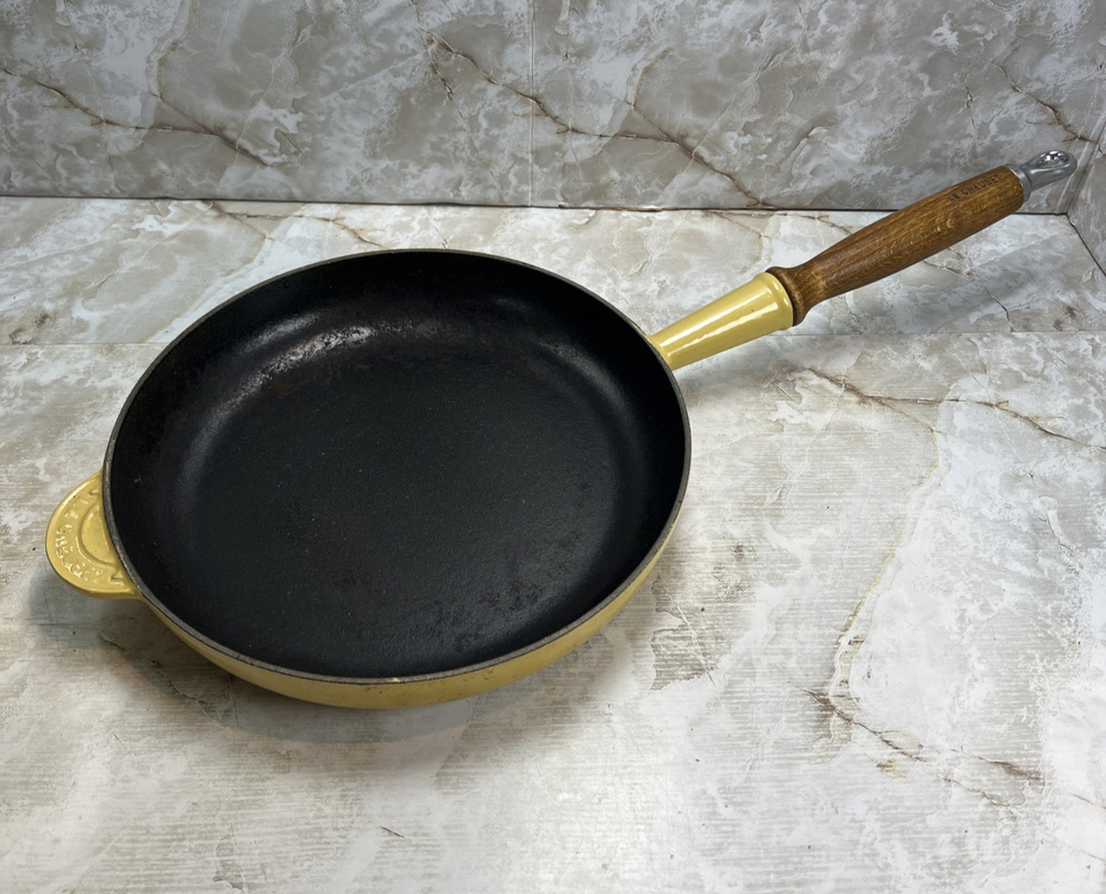 Vintage Le Creuset #24 Yellow Cast Iron Skillet With Wood Handle 9.75" Cookware